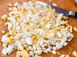 chopping boiled eggs