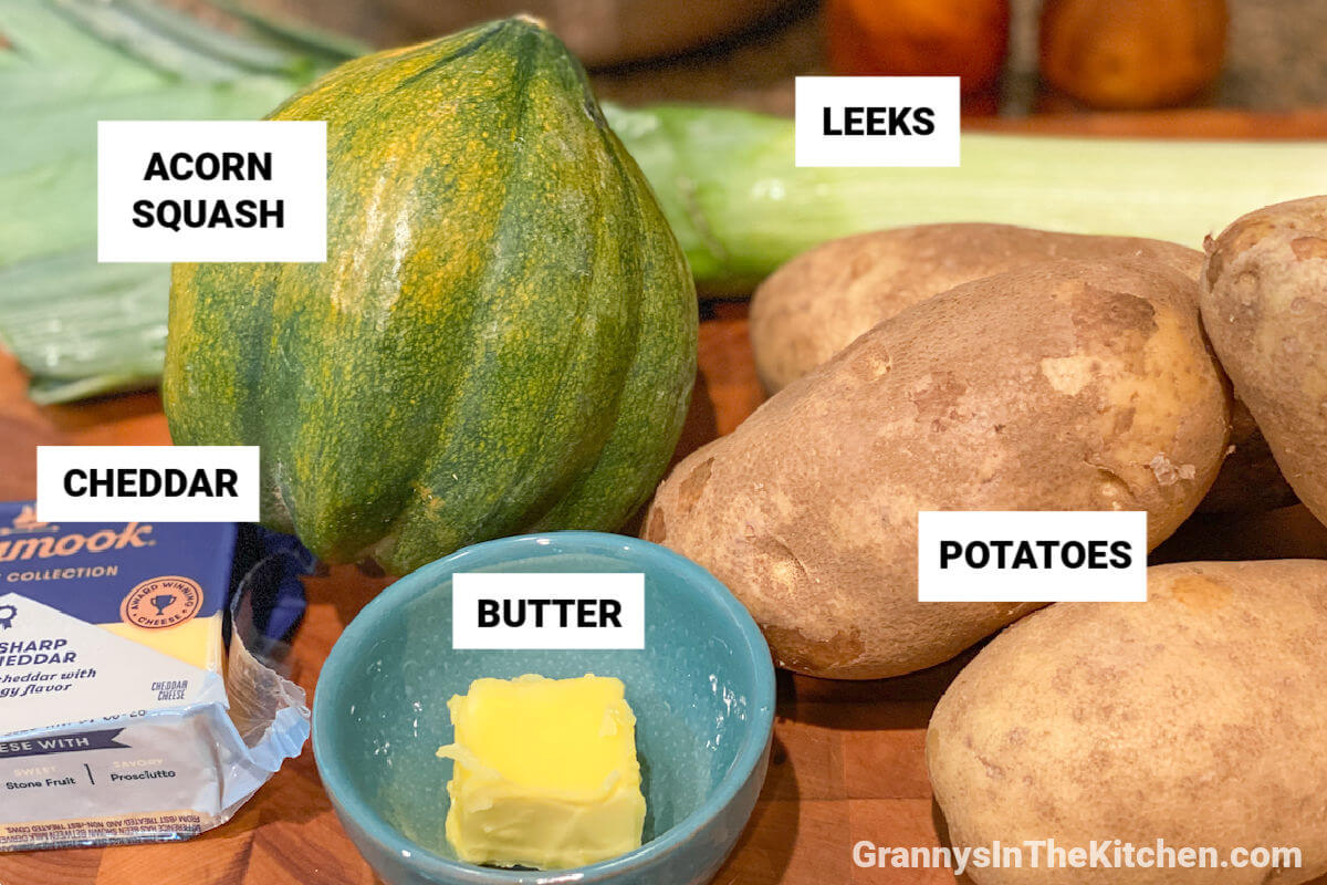ingredients needed to make stuffed acorn squash, with text labels