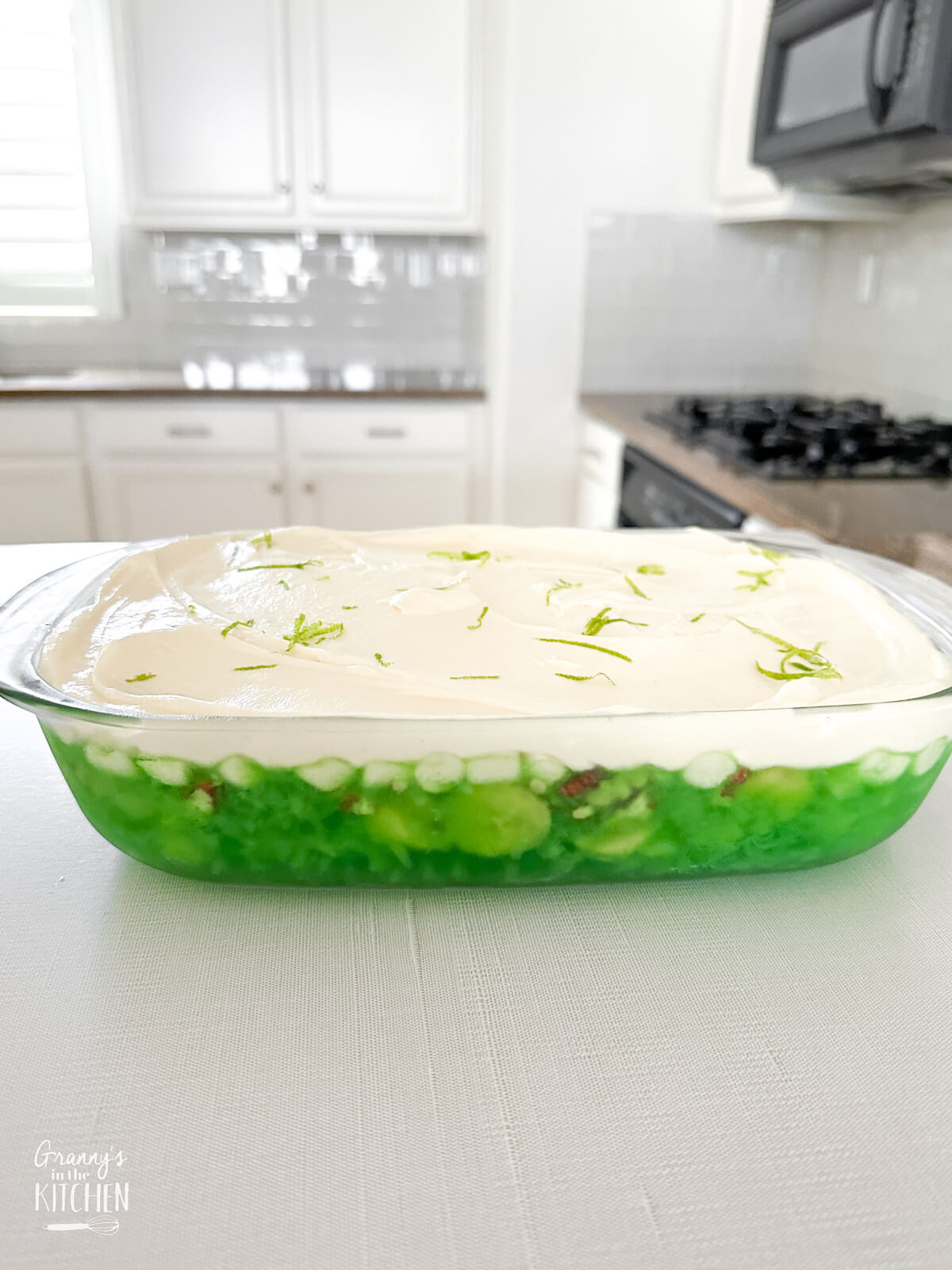 layered lime jello salad recipe with green layer and white layer