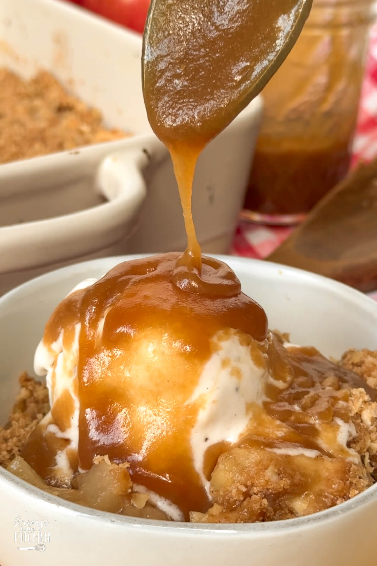 drizzling caramel on an apple dessert.